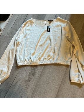 EXPRESS crop top
Silk type material